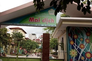 Bé 2 tuổi ngã từ tầng hai trường mầm non xuống đất