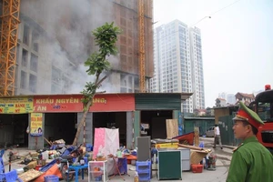 Cháy lớn tại một khu lán công nhân