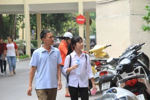 Hà Nội: Hàng ngàn HS chiều nay thi vào trường chuyên