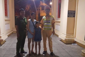 Bé 8 tuổi nhờ lực lượng 141 tìm người thân
