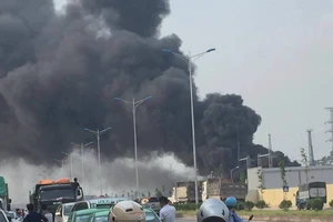 Trạm biến áp cháy dữ dội sau tiếng nổ lớn