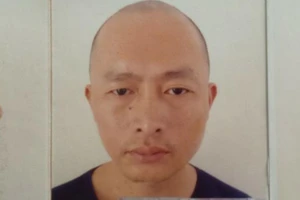 Truy tìm nghi phạm sát hại bố mẹ và em gái ruột 