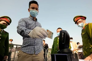 Khán giả vào sân xem bóng đá chỉ cần mang thẻ CCCD gắn chip