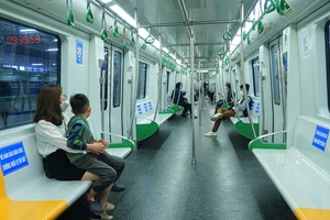 Giao thông ùn ứ, tàu Cát Linh - Hà Đông thì vắng khách ngày đầu tuần