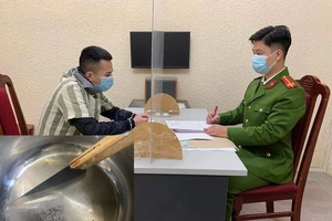 Nam thanh niên đâm thủng phối người khác sau khi bị tát