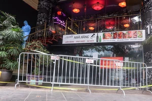 Cận cảnh nhà hàng ăn uống bị phong tỏa do phát hiện 4 F0 ở Hà Nội