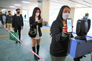 Công an lắp máy quét QR cho tuyến metro Cát Linh – Hà Đông 