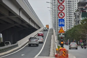 Chùm ảnh Hà Nội đưa vào khai thác 6 lối lên xuống đường vành đai 3 trên cao