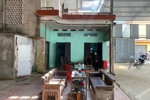 Công an triệu tập mẹ bé gái 3 tuổi có vật giống đinh ghim trong hộp sọ 