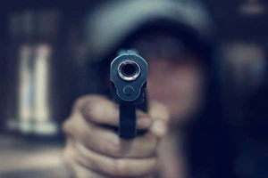 Truy bắt nghi phạm bắn chết vợ rồi bỏ trốn khỏi hiện trường