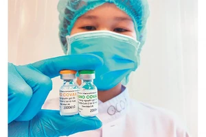 Thủ tướng yêu cầu Bộ Y tế thúc đẩy việc cấp phép thuốc chữa COVID-19