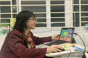 Lớp online của cô giáo F0 nằm viện, cách ly