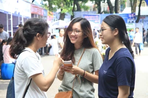 Bộ GD&ĐT công bố đề tham khảo thi tốt nghiệp THPT năm 2022