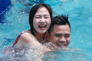 Hà Nội: Cả vạn người đến công viên nước Hồ Tây dịp lễ 30-4 và 1-5