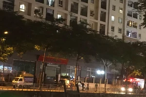 Người đàn ông rơi từ tầng cao mắc vào hàng rào tử vong