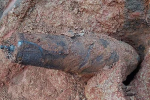 Phát hiện khối kim loại nghi là bom ở Vĩnh Phúc 