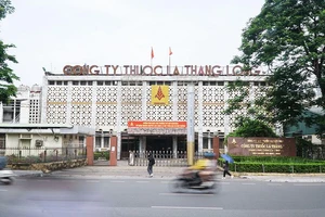 Cận cảnh những nhà đất nằm trong khu 'đất vàng' được đề xuất di dời ở Hà Nội