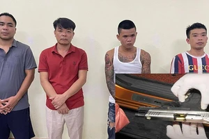 Bắt 4 nghi phạm giải quyết mâu thuẫn bằng súng giữa phố