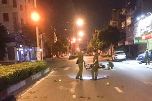 Nhóm thanh thiếu niên vác dao rượt đuổi người, ngăn không cho vào địa bàn