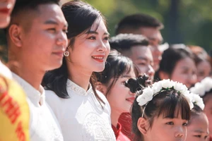 18 cặp đôi ở Hà Nội rạng rỡ trong ngày cưới tập thể