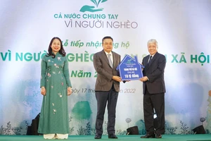 Nhiều tập đoàn, ngân hàng đăng ký ủng hộ hàng trăm tỉ đồng để 'không ai bị bỏ lại phía sau'