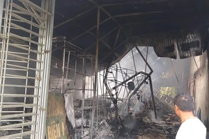 Chập điện khiến 3 ngôi nhà ở Yên Bái bị thiêu rụi 