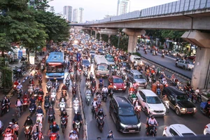 Hà Nội: Thí điểm nhiều giải pháp trên đường Nguyễn Trãi, nhưng vẫn ùn tắc