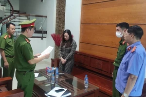 1 phụ nữ chiếm đoạt hơn 50 tỉ đồng của khách đặt mua hàng hiệu