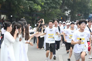 Hàng ngàn học sinh, sinh viên Hà Nội tham gia giải chạy S-Race 2022