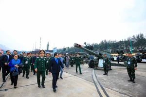 Mãn nhãn với dàn vũ khí, khí tài quân sự hiện đại tại Triển lãm Quốc phòng quốc tế 2022