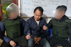 Đã bắt được nghi phạm vận chuyển ma túy dùng súng chống trả công an