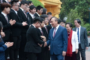 Chủ tịch nước gặp mặt học sinh đoạt giải Olympic và Khoa học kỹ thuật quốc tế 