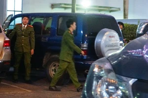 Hình ảnh công an xuyên đêm khám xét tại Cục Đăng kiểm Việt Nam