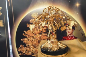 Bồ đề mạ vàng giá bạc triệu hút khách dịp Tết Nguyên đán