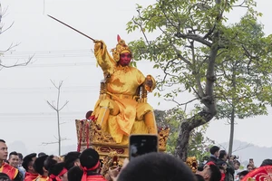 Độc đáo lễ hội rước 'vua, chúa' ở Thủ đô