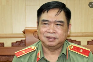 Thiếu tướng Đỗ Hữu Ca bị đình chỉ sinh hoạt đảng