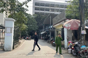 Công an khám xét Trung tâm Đăng kiểm 29-03V Hà Nội