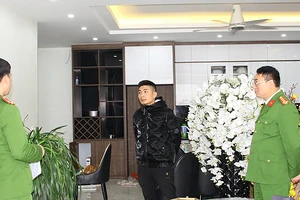 Lái ô tô chở đồng phạm đi 'dọn nhà'