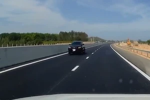 Tài xế chạy ngược chiều trên cao tốc Phan Thiết - Dầu Giây bị phạt 17 triệu, tước quyền lái xe 6 tháng 