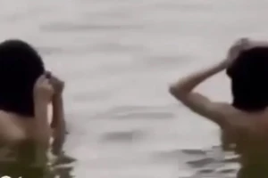 2 người 'tắm tiên' ở Hồ Gươm là nam giới