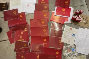 Triệt phá đường dây làm giả con dấu, tài liệu quy mô lớn