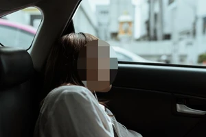 Ngủ trong ô tô vì cúp điện, 2 người bất tỉnh, 1 người tử vong 