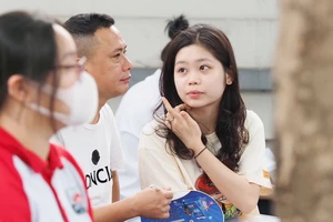 Hà Nội chấp nhận đáp án làm nhầm trong đề thi Toán lớp 10 bị in mờ