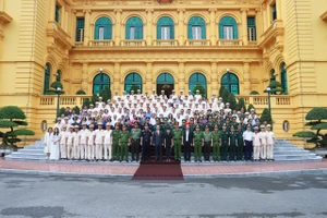 Chủ tịch nước gặp mặt 140 gương điển hình trong phòng, chống ma túy