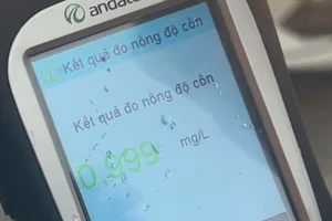 Bị CSGT 'vịn' vì vi phạm nồng độ, tài xế bảo là 'cần phạt nặng'