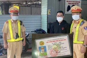 Dùng chứng minh thư CAND giả để qua mặt CSGT