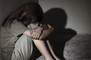 Khởi tố nhóm người lừa bán và hiếp dâm người dưới 16 tuổi