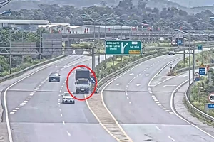 Truy tìm ô tô gây tai nạn chết người trên cao tốc rồi bỏ chạy 