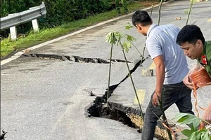 Lai Châu: Tạm cấm lưu thông một tỉnh lộ do mặt đường đứt gãy 