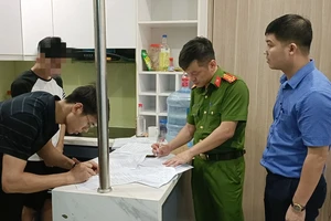 Giả danh nhân viên ngân hàng lừa 30 tỉ của hàng ngàn người